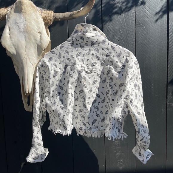 Reba Paisley Jacket & Shorts Set - Picture 2 of 10